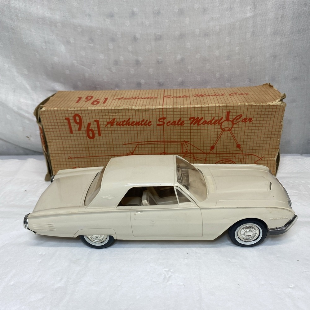 Vtg 1961 Ford Thunderbird Dealer PROMO 1/25 Orig Box T-bird‎ Crème Hardtop 2DR